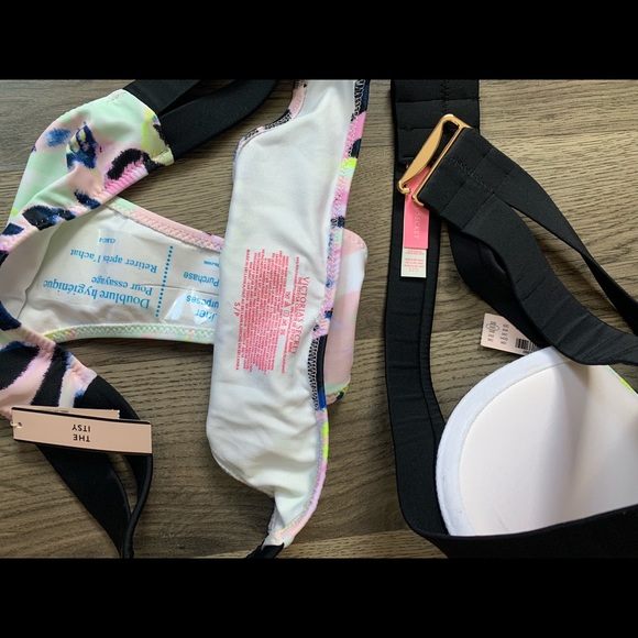 Hottie Halter 32D Small NWT RARE!!! - Picture 3 of 3